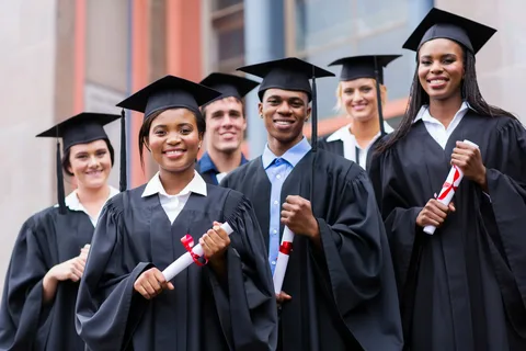 étudiants diplomés